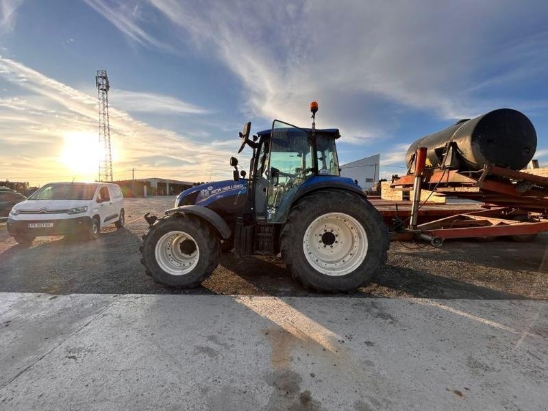 Traktor типа New Holland T5-95DC, Gebrauchtmaschine в ANTIGNY (Фотография 5)