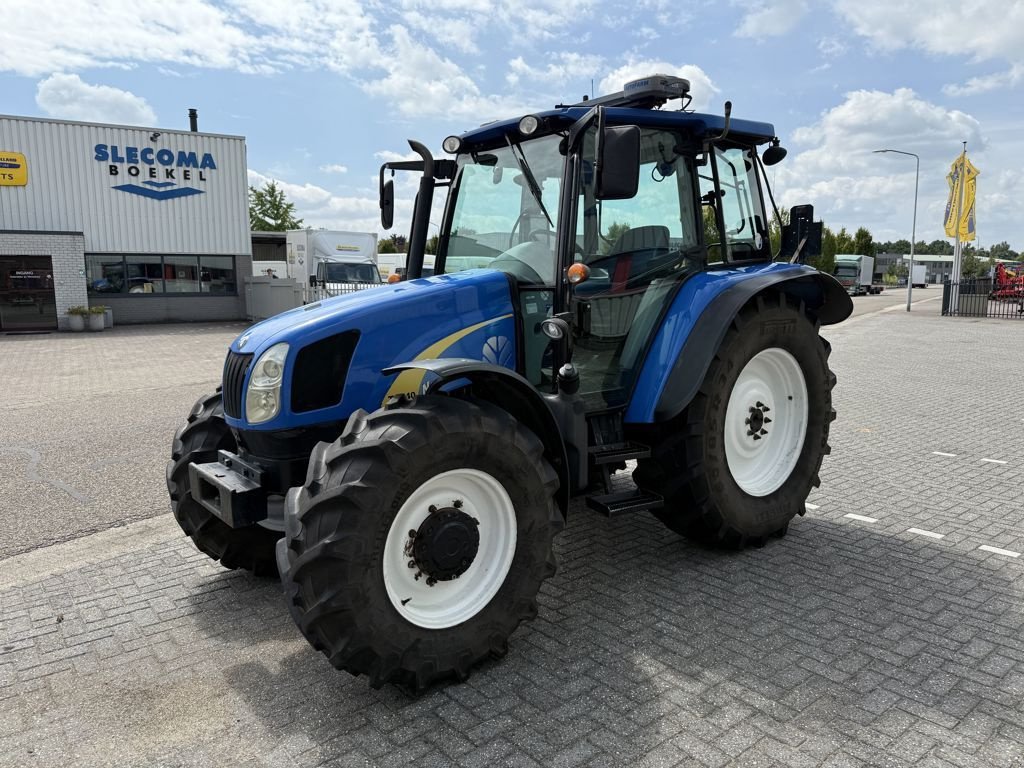 Traktor типа New Holland T5040 CAB + GPS, Gebrauchtmaschine в BOEKEL (Фотография 1)