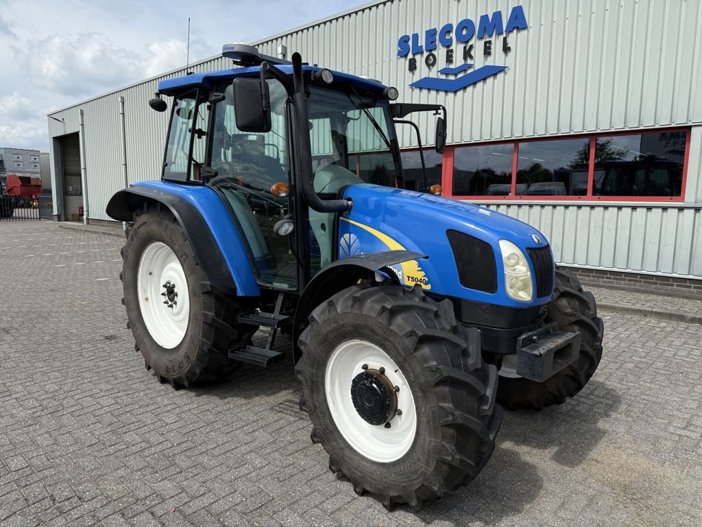 Traktor типа New Holland T5040 CAB + GPS, Gebrauchtmaschine в BOEKEL (Фотография 4)
