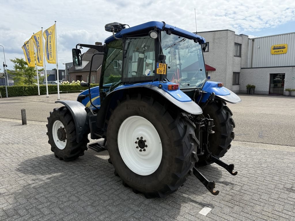 Traktor типа New Holland T5040 CAB + GPS, Gebrauchtmaschine в BOEKEL (Фотография 2)