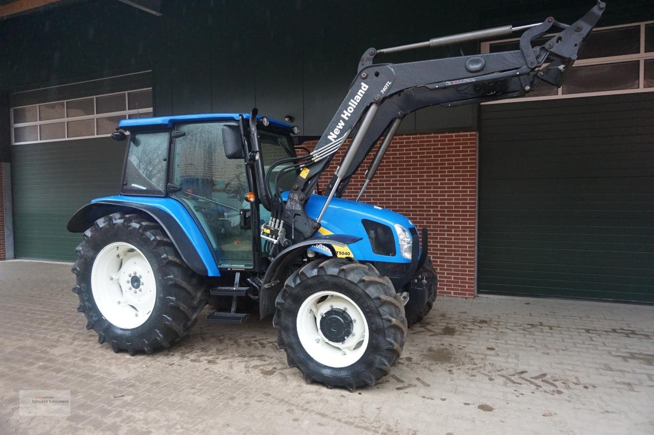 Traktor des Typs New Holland T5040 nur 860 Std., Gebrauchtmaschine in Borken (Bild 1)