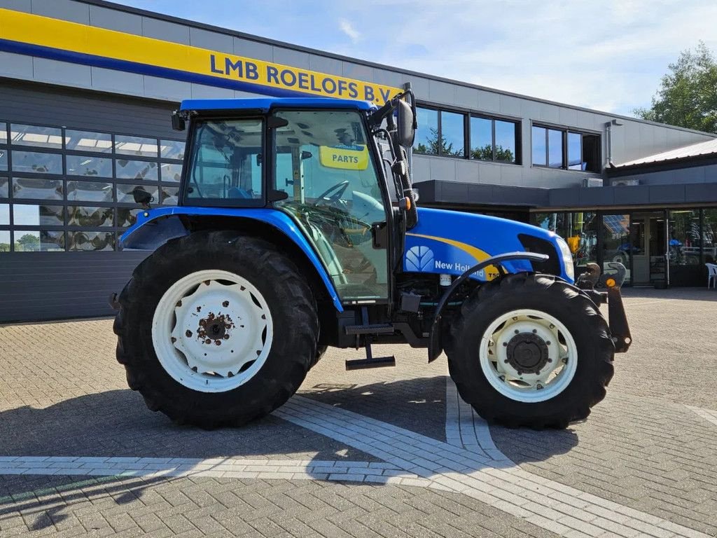 Traktor of the type New Holland T5050 Hi-Lo Powershuttle, Gebrauchtmaschine in BENNEKOM (Picture 2)