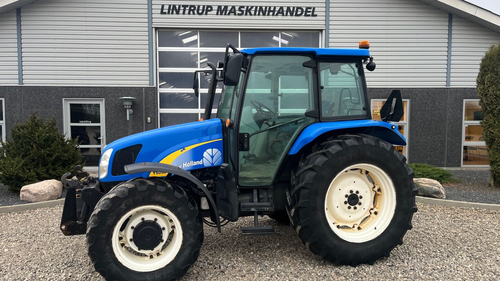 Traktor tip New Holland T5050 Med frontlift, Gebrauchtmaschine in Lintrup (Poză 1)