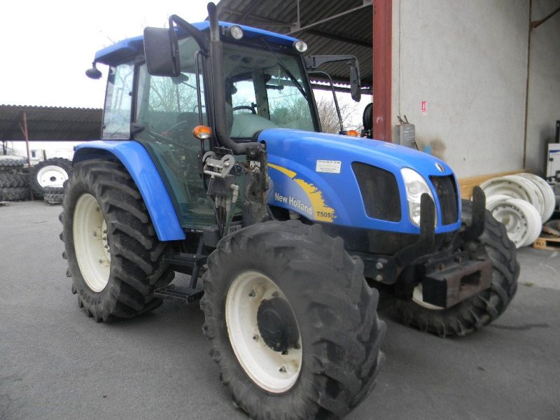 Traktor of the type New Holland T5050, Gebrauchtmaschine in ENNEZAT (Picture 1)