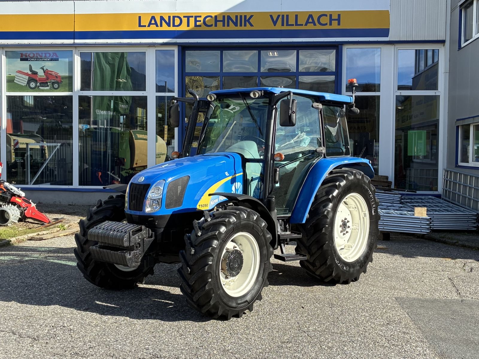 Traktor des Typs New Holland T5050, Gebrauchtmaschine in Villach (Bild 1)