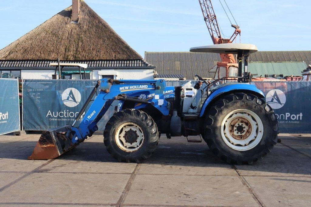 Traktor типа New Holland T5.100 4WD ROPS, Gebrauchtmaschine в Antwerpen (Фотография 2)
