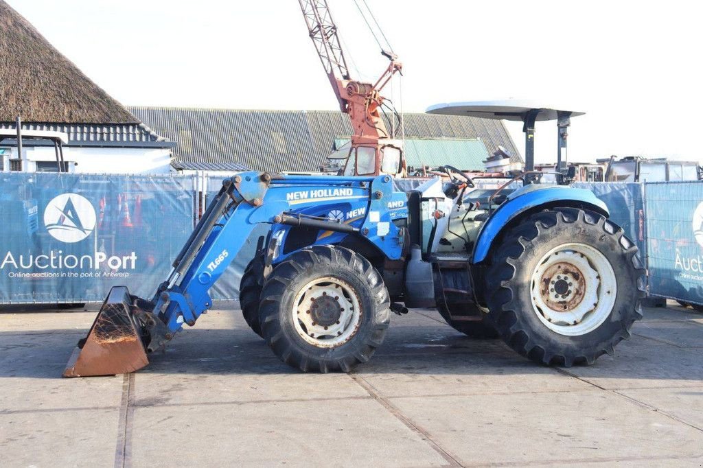 Traktor типа New Holland T5.100 4WD ROPS, Gebrauchtmaschine в Antwerpen (Фотография 1)