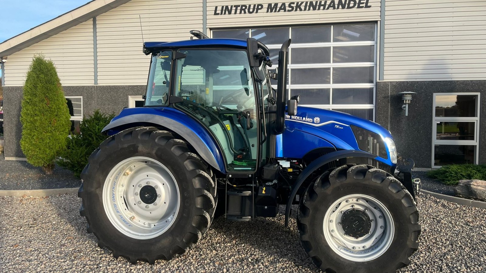Traktor Türe ait New Holland T5.100 Blue Power udstyrs model, med brede hjul, frontlift og ekstra lys., Gebrauchtmaschine içinde Lintrup (resim 21)