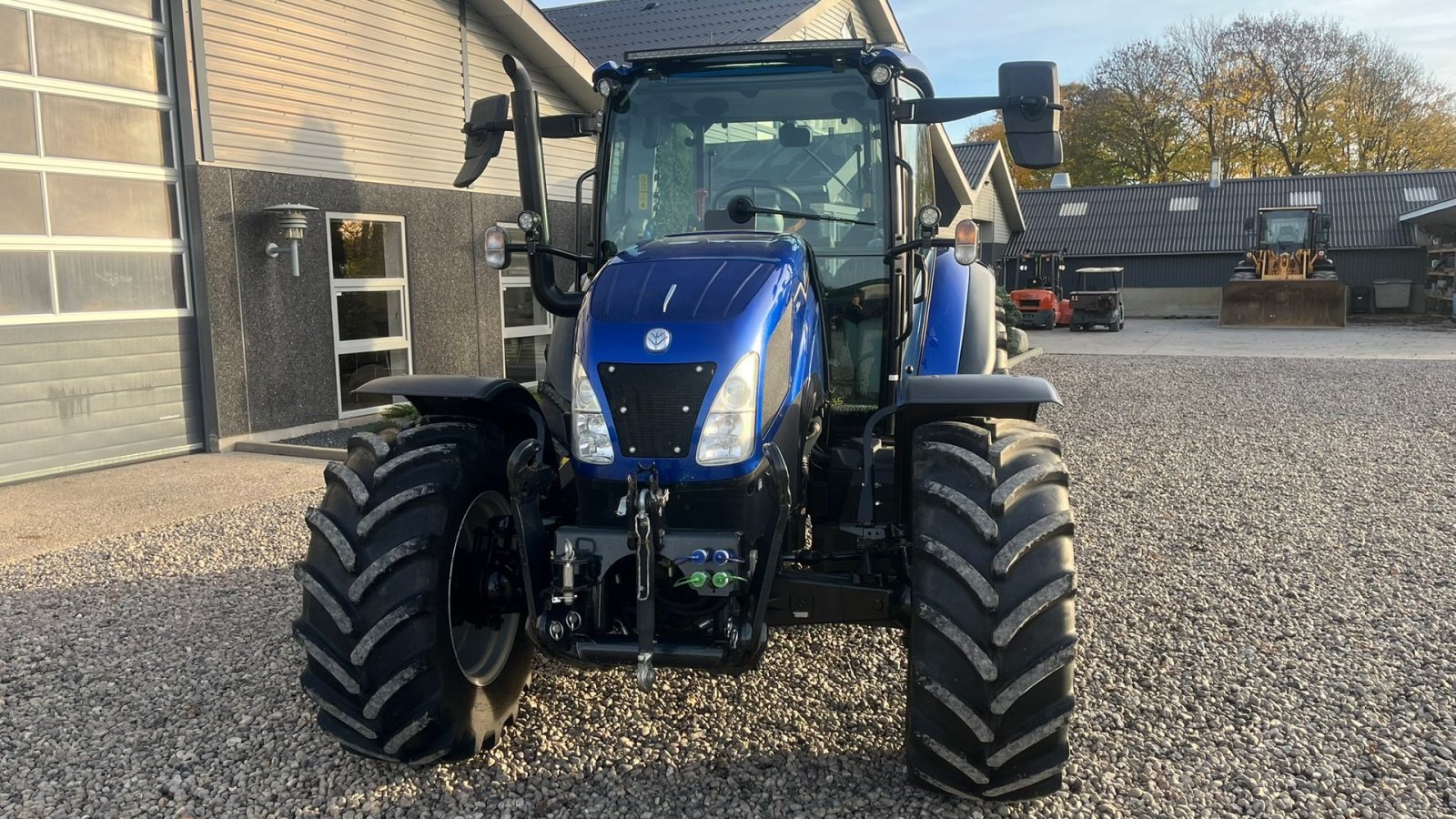 Traktor Türe ait New Holland T5.100 Blue Power udstyrs model, med brede hjul, frontlift og ekstra lys., Gebrauchtmaschine içinde Lintrup (resim 15)