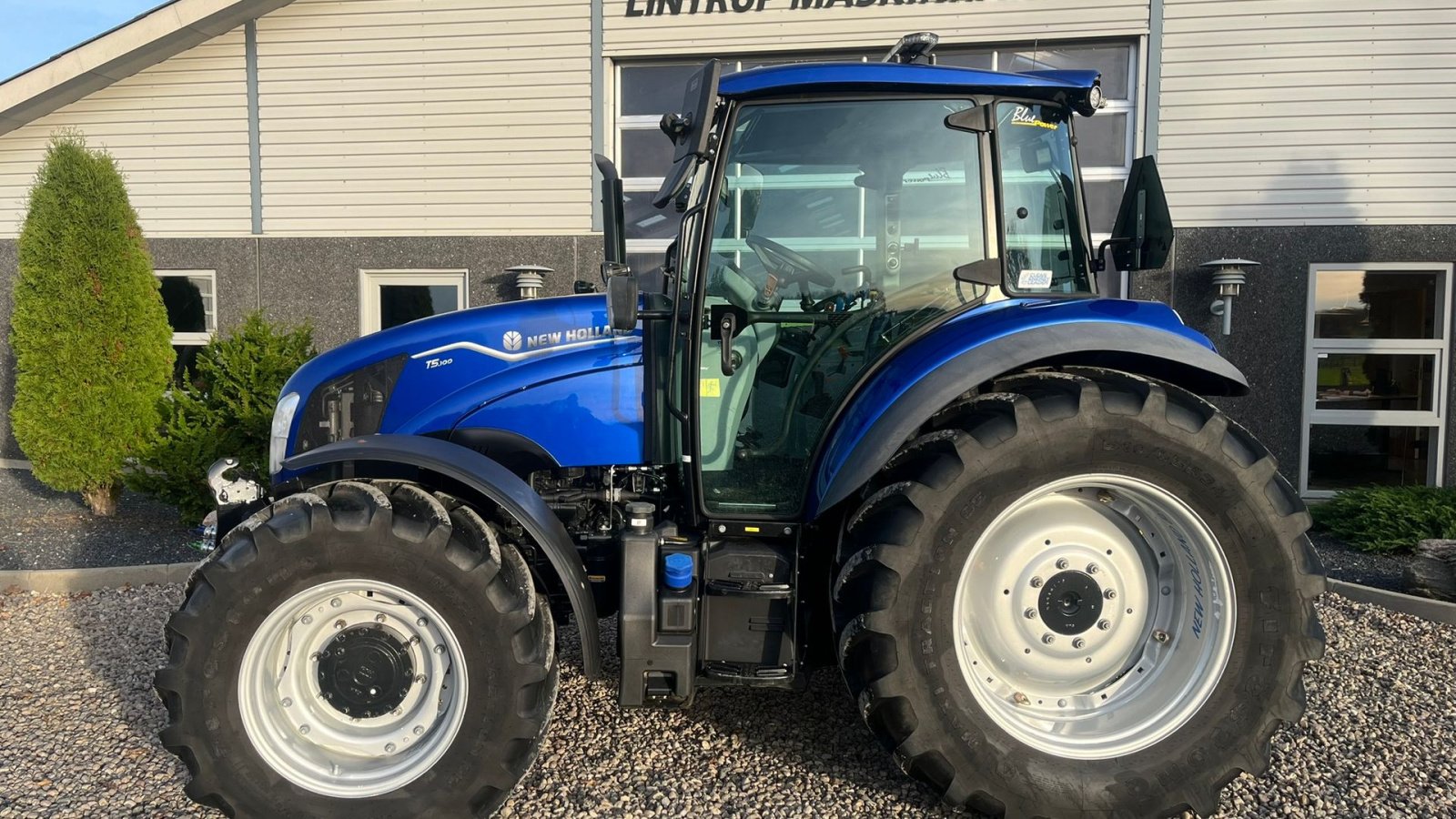 Traktor Türe ait New Holland T5.100 Blue Power udstyrs model, med brede hjul, frontlift og ekstra lys., Gebrauchtmaschine içinde Lintrup (resim 16)