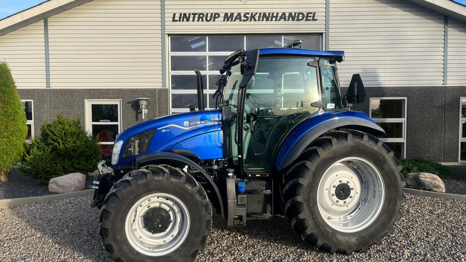 Traktor Türe ait New Holland T5.100 Blue Power udstyrs model, med brede hjul, frontlift og ekstra lys., Gebrauchtmaschine içinde Lintrup (resim 1)