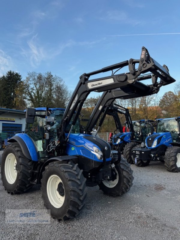 Traktor of the type New Holland T5.100 DC CAB 1.5 HD, Neumaschine in Lindenfels-Glattbach (Picture 2)
