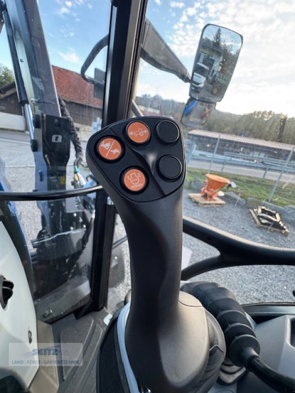 Traktor of the type New Holland T5.100 DC CAB 1.5 HD, Neumaschine in Lindenfels-Glattbach (Picture 14)