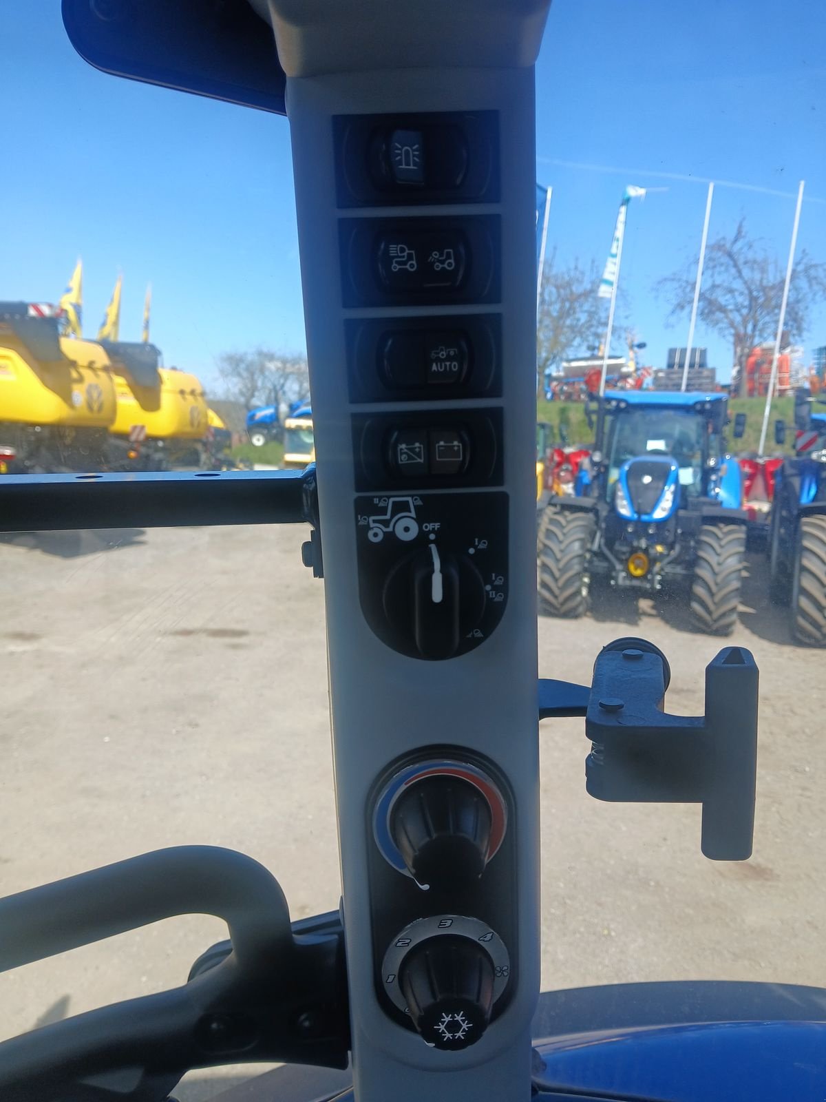 Traktor tipa New Holland T5.100 Dual Command, Vorführmaschine u Obritzberg (Slika 12)