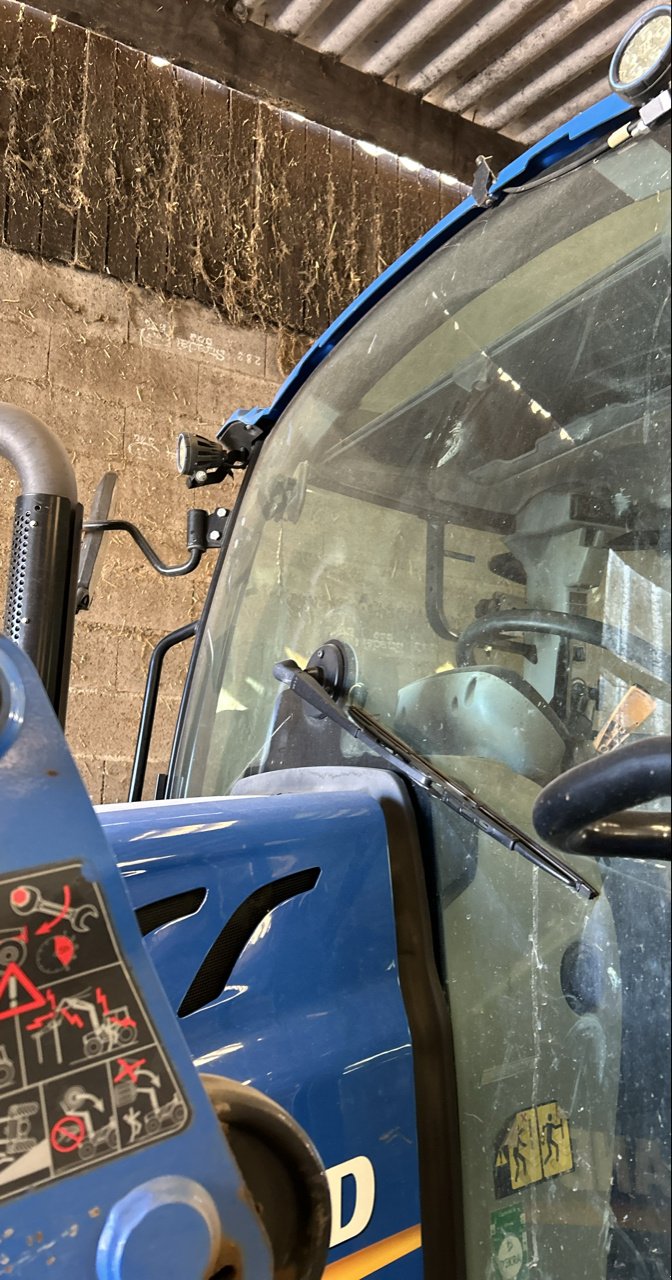 Traktor of the type New Holland T5.100 EC, Gebrauchtmaschine in Lalœuf (Picture 10)