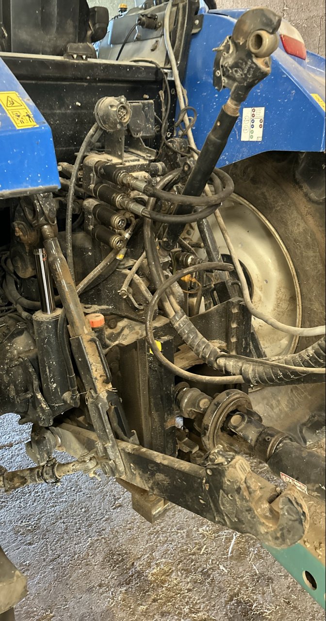 Traktor of the type New Holland T5.100 EC, Gebrauchtmaschine in Lalœuf (Picture 5)