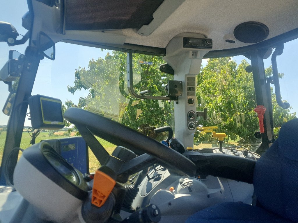 Traktor van het type New Holland T5.100 EC, Gebrauchtmaschine in VILLAINES LA JUHEL (Foto 5)