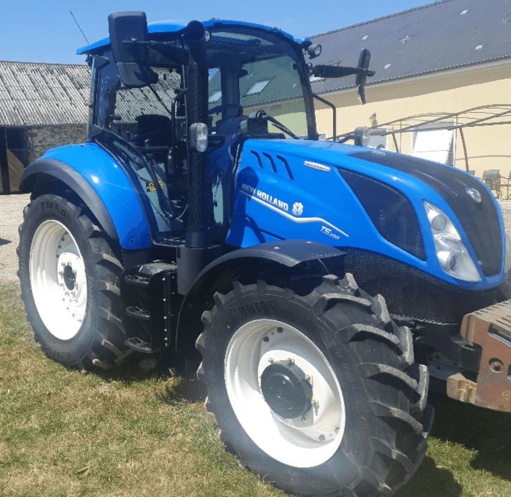Traktor van het type New Holland T5.100 EC, Gebrauchtmaschine in VILLAINES LA JUHEL (Foto 1)