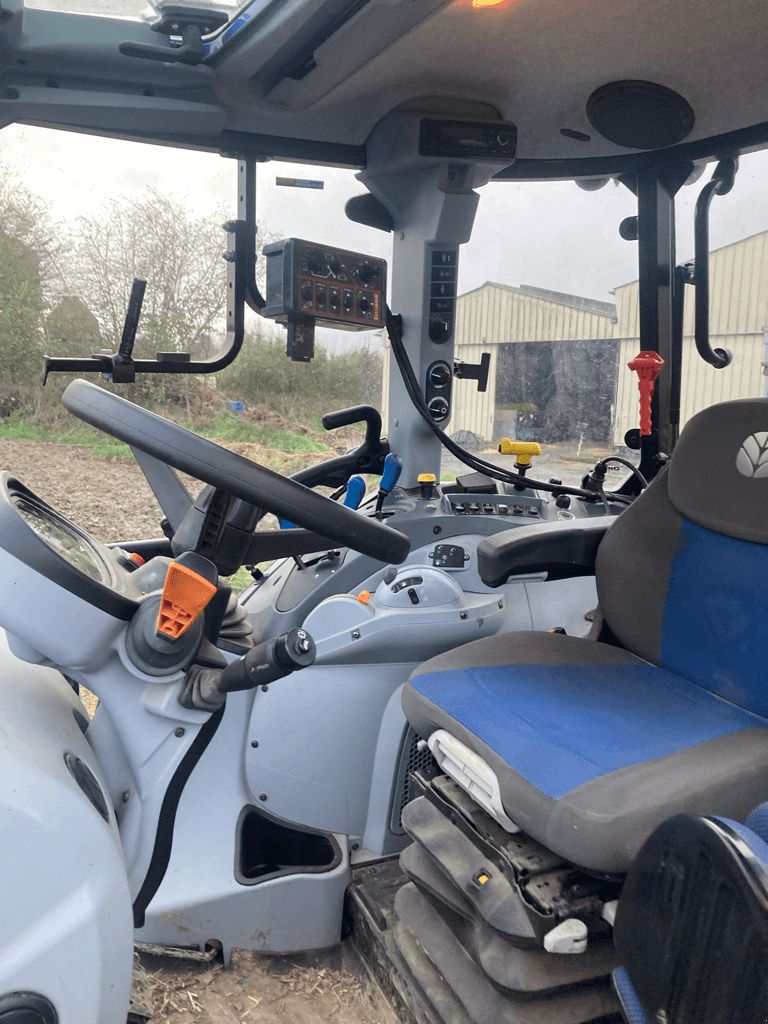 Traktor typu New Holland T5.100 EC, Gebrauchtmaschine w CONDE SUR VIRE (Zdjęcie 4)
