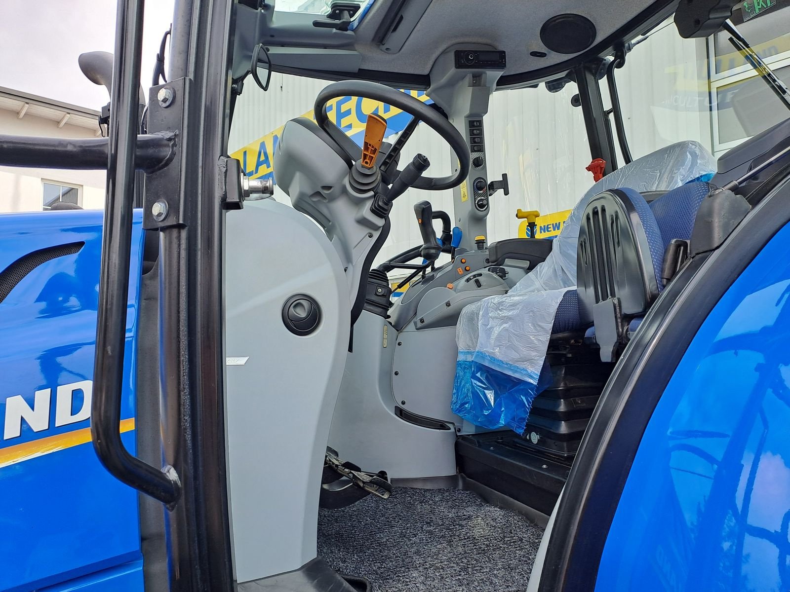 Traktor a típus New Holland T5.100 Electro Command, Gebrauchtmaschine ekkor: Burgkirchen (Kép 14)