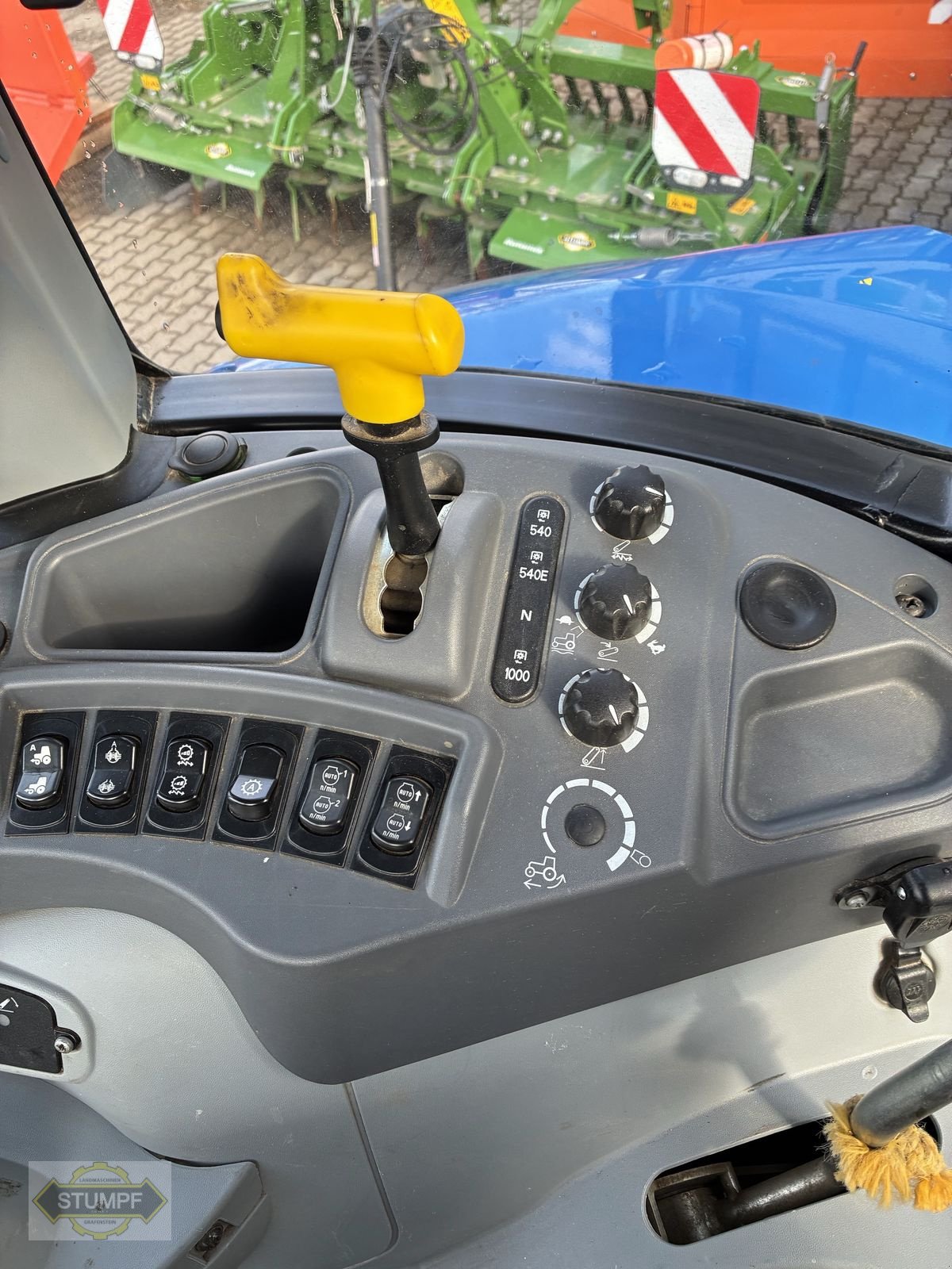 Traktor des Typs New Holland T5.100 Electro Command, Gebrauchtmaschine in Grafenstein (Bild 12)