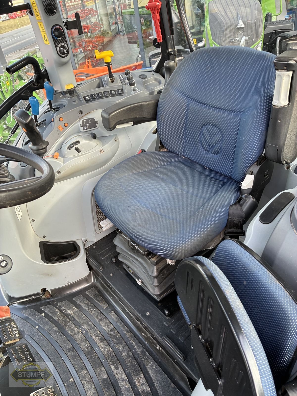 Traktor des Typs New Holland T5.100 Electro Command, Gebrauchtmaschine in Grafenstein (Bild 11)