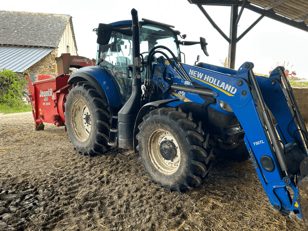 Traktor del tipo New Holland T5.100 EVOLUTION, Gebrauchtmaschine en TREMEUR (Imagen 5)