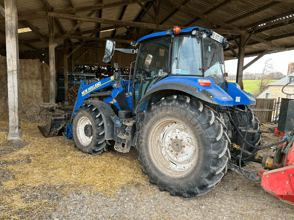 Traktor del tipo New Holland T5.100 EVOLUTION, Gebrauchtmaschine en TREMEUR (Imagen 3)