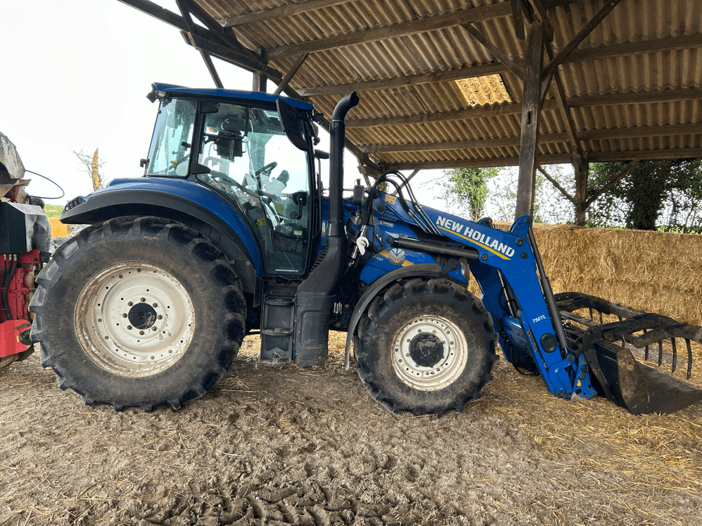Traktor del tipo New Holland T5.100 EVOLUTION, Gebrauchtmaschine en TREMEUR (Imagen 1)