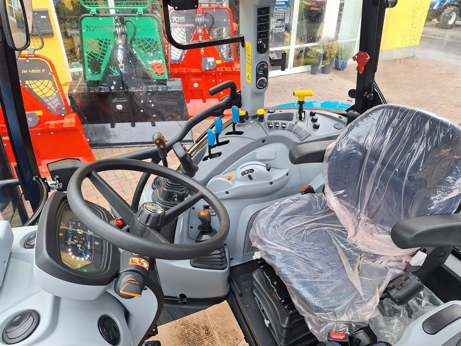 Traktor des Typs New Holland T5.100 Hi Lo 1.5 Dual Command, Vorführmaschine in Burgkirchen (Bild 6)