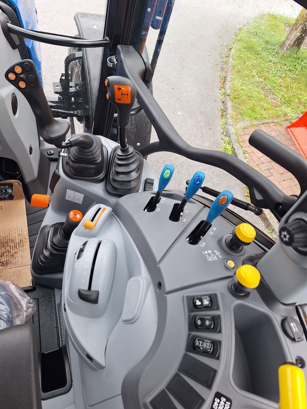 Traktor des Typs New Holland T5.100 Hi Lo 1.5 Dual Command, Vorführmaschine in Burgkirchen (Bild 5)