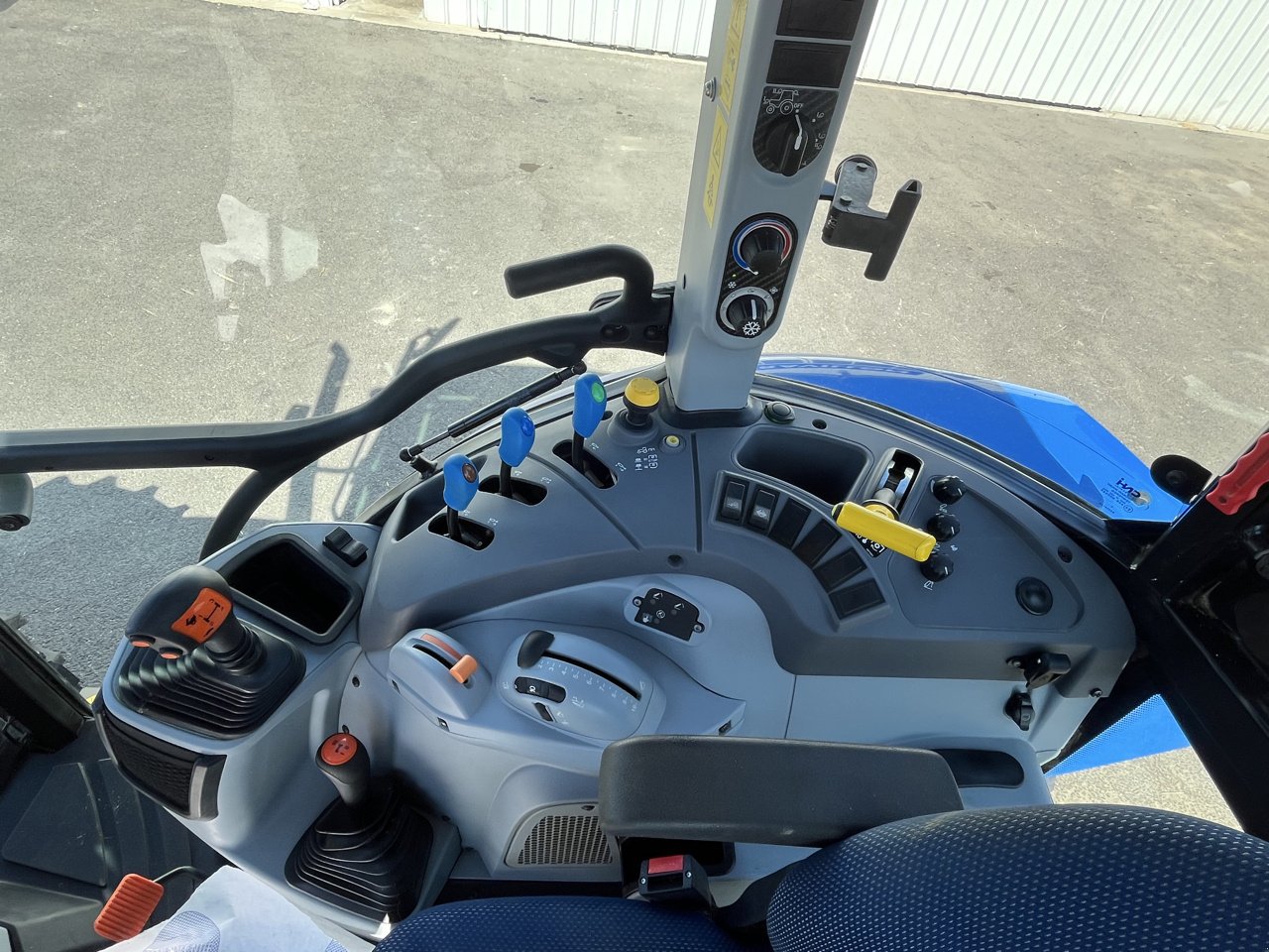 Traktor типа New Holland T5.100 UTILITY DUAL, Gebrauchtmaschine в VERT TOULON (Фотография 10)