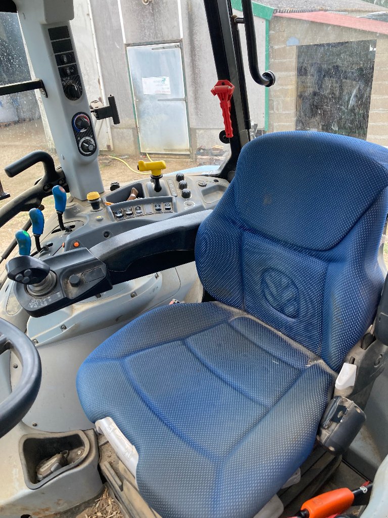 Traktor du type New Holland T5.100, Gebrauchtmaschine en CORMENON (Photo 5)