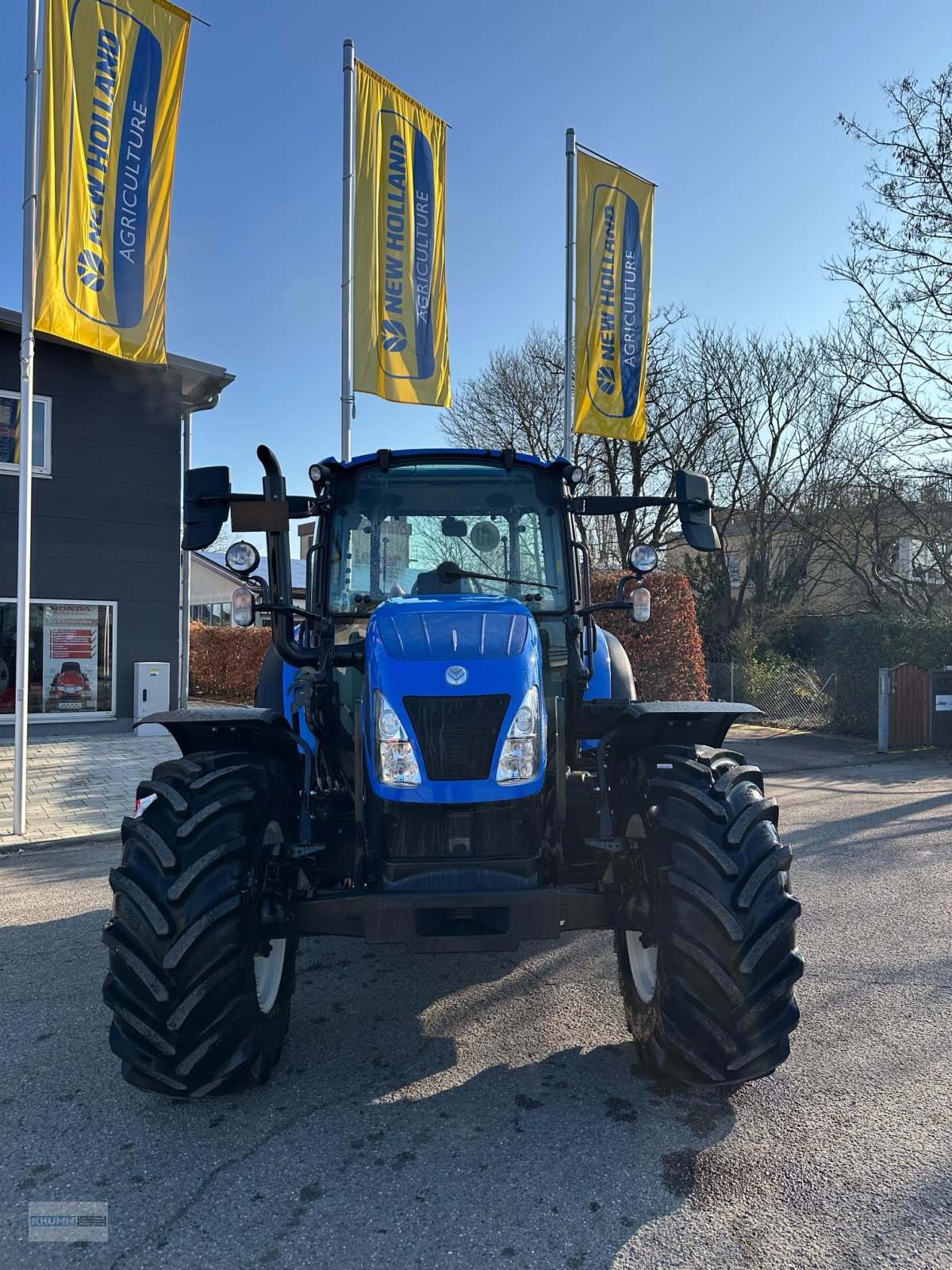 Traktor of the type New Holland T5.100, Neumaschine in Malterdingen (Picture 1)