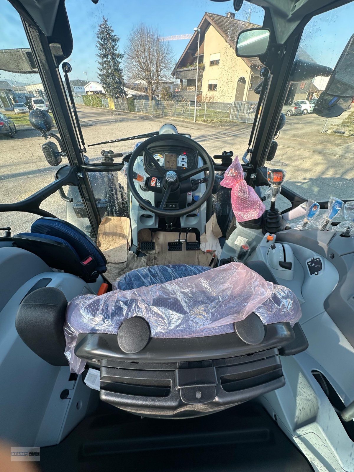 Traktor of the type New Holland T5.100, Neumaschine in Malterdingen (Picture 2)