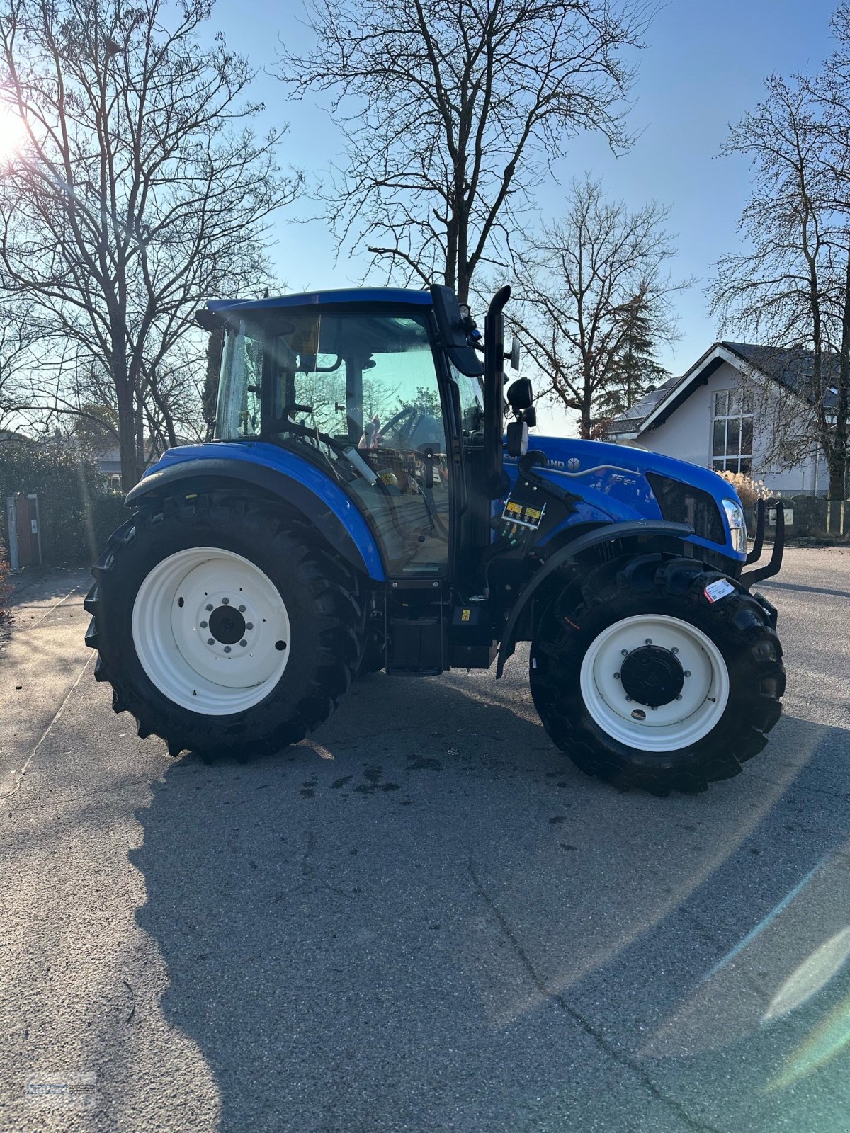 Traktor of the type New Holland T5.100, Neumaschine in Malterdingen (Picture 3)