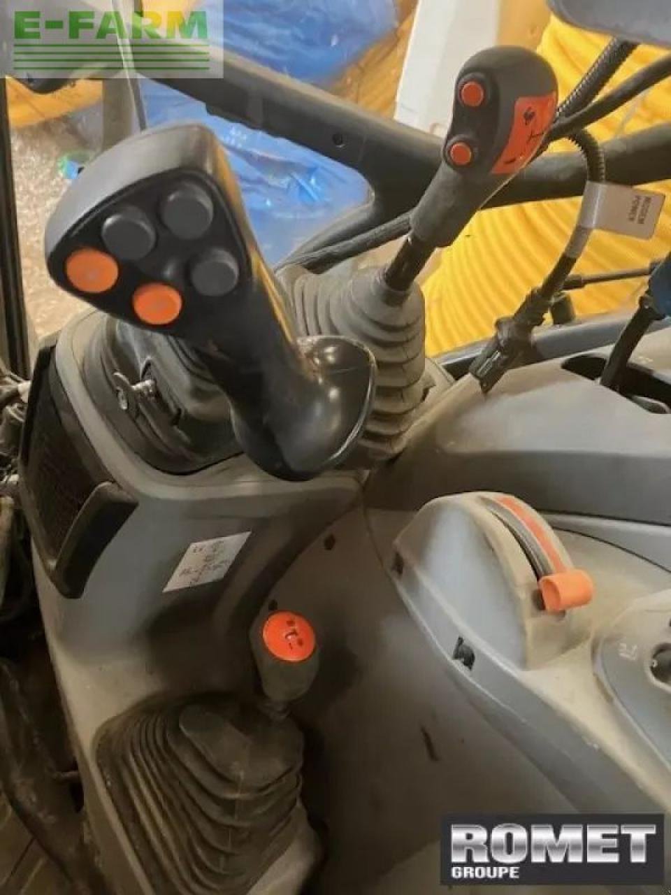 Traktor van het type New Holland t5.100, Gebrauchtmaschine in GENNES-SUR-GLAIZE (Foto 4)