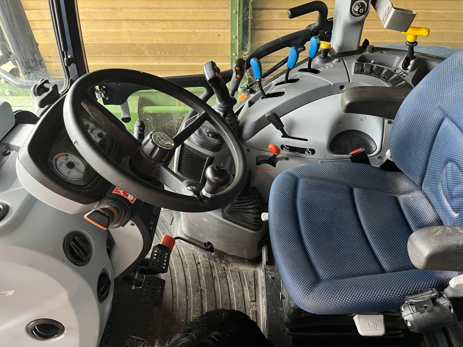 Traktor типа New Holland T5.100, Gebrauchtmaschine в Neuburg an der Donau (Фотография 2)