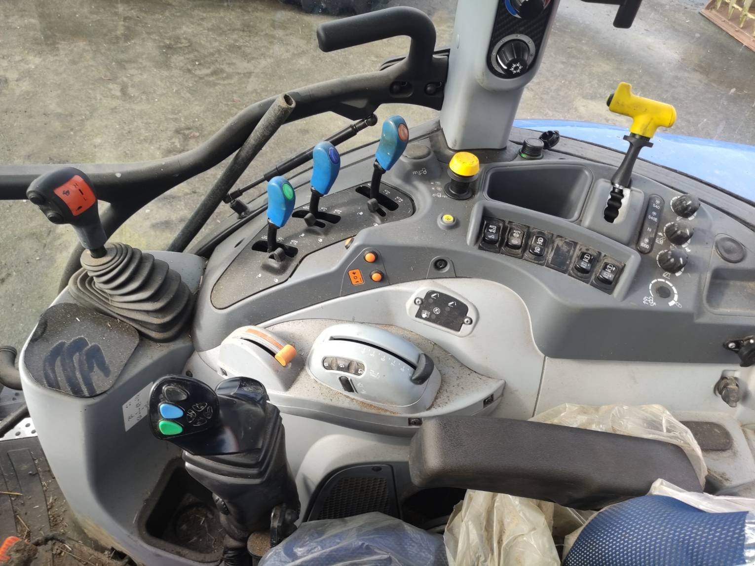 Traktor des Typs New Holland T5.100EC, Gebrauchtmaschine in Le Horps (Bild 5)