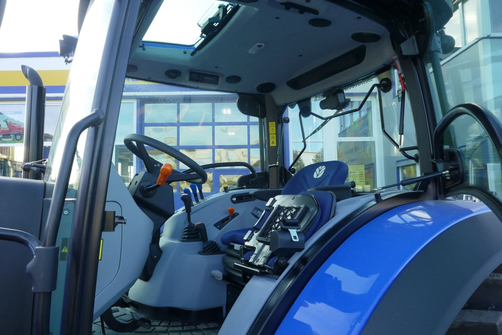 Traktor Türe ait New Holland T5.100S Powershuttle, Gebrauchtmaschine içinde Villach (resim 11)