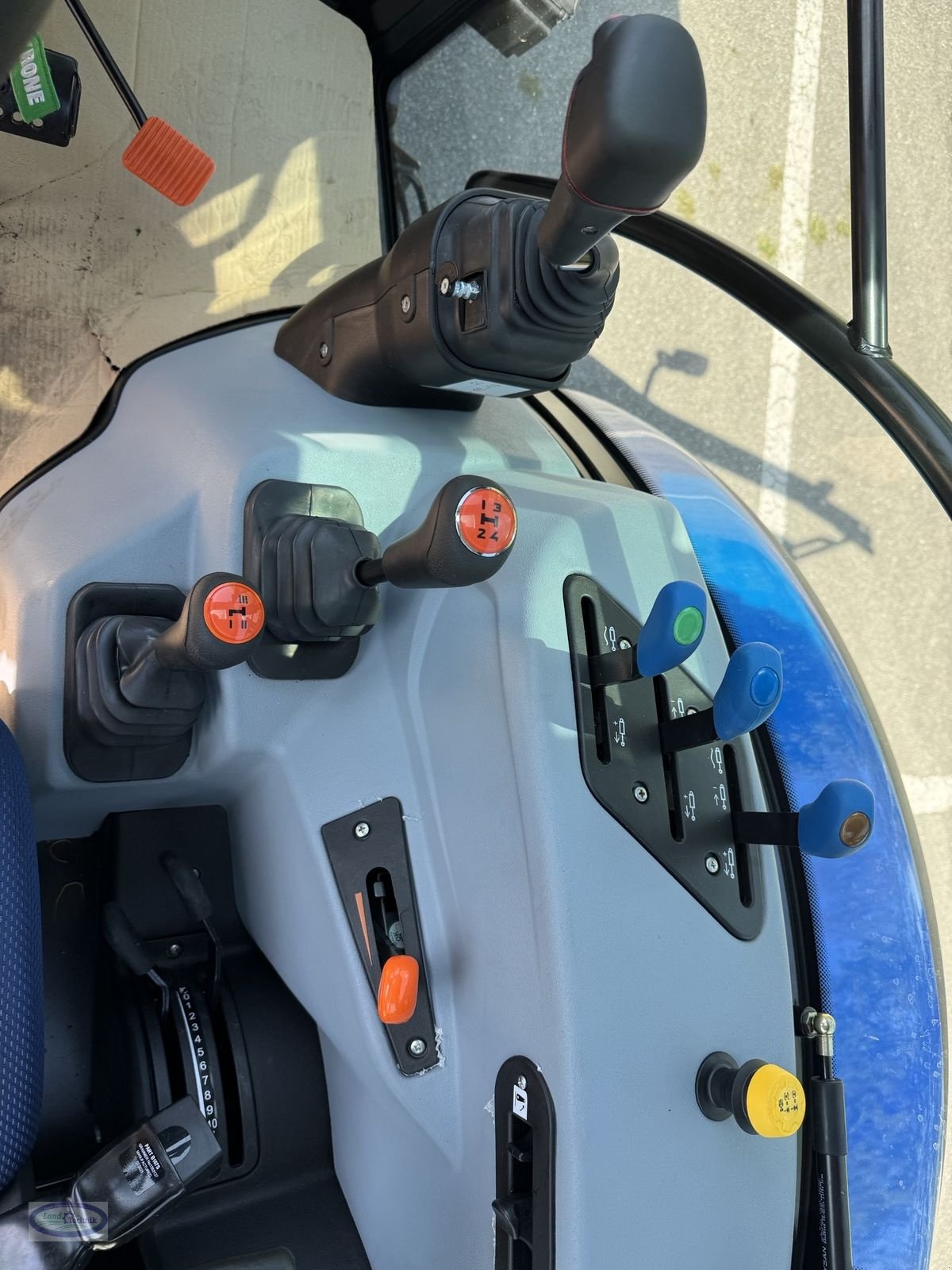 Traktor typu New Holland T5.100S Powershuttle, Vorführmaschine v Münzkirchen (Obrázek 15)
