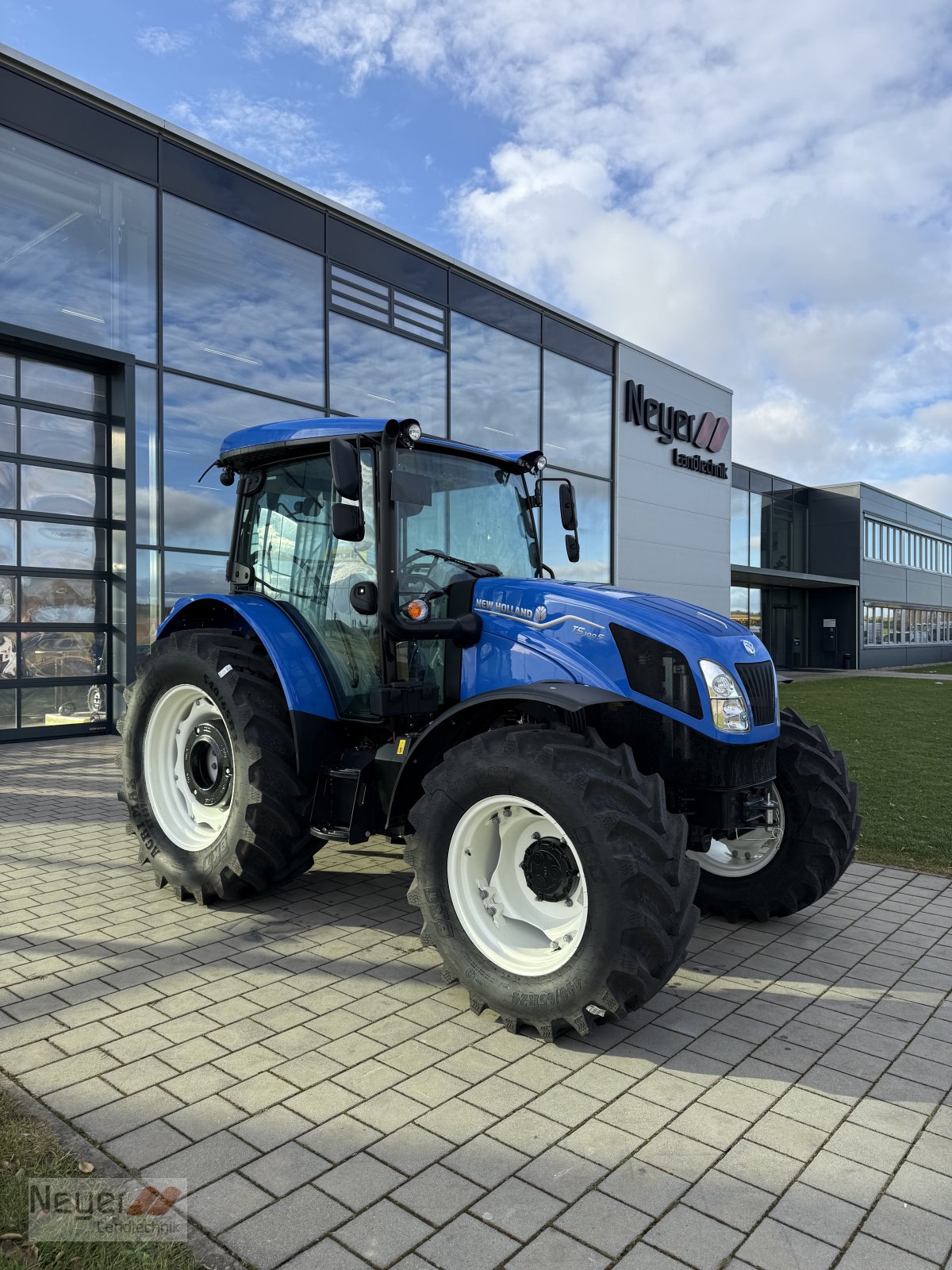 Traktor des Typs New Holland T5.100S, Neumaschine in Bad Waldsee Mennisweiler (Bild 1)