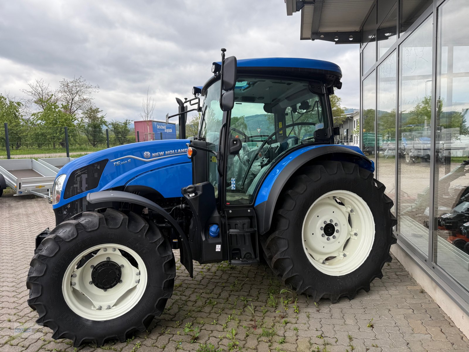 Traktor of the type New Holland t5.100s, Neumaschine in Malterdingen (Picture 1)