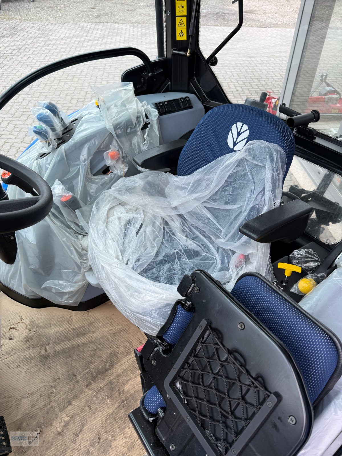 Traktor of the type New Holland t5.100s, Neumaschine in Malterdingen (Picture 4)