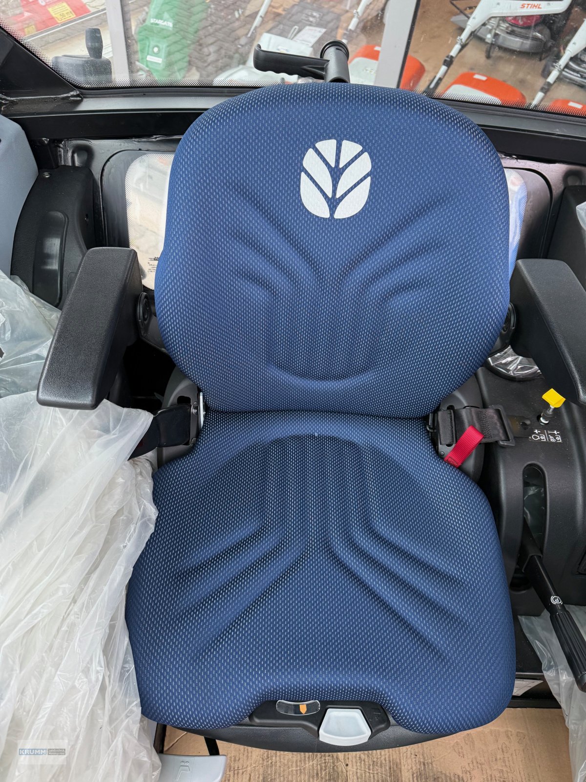 Traktor of the type New Holland t5.100s, Neumaschine in Malterdingen (Picture 5)