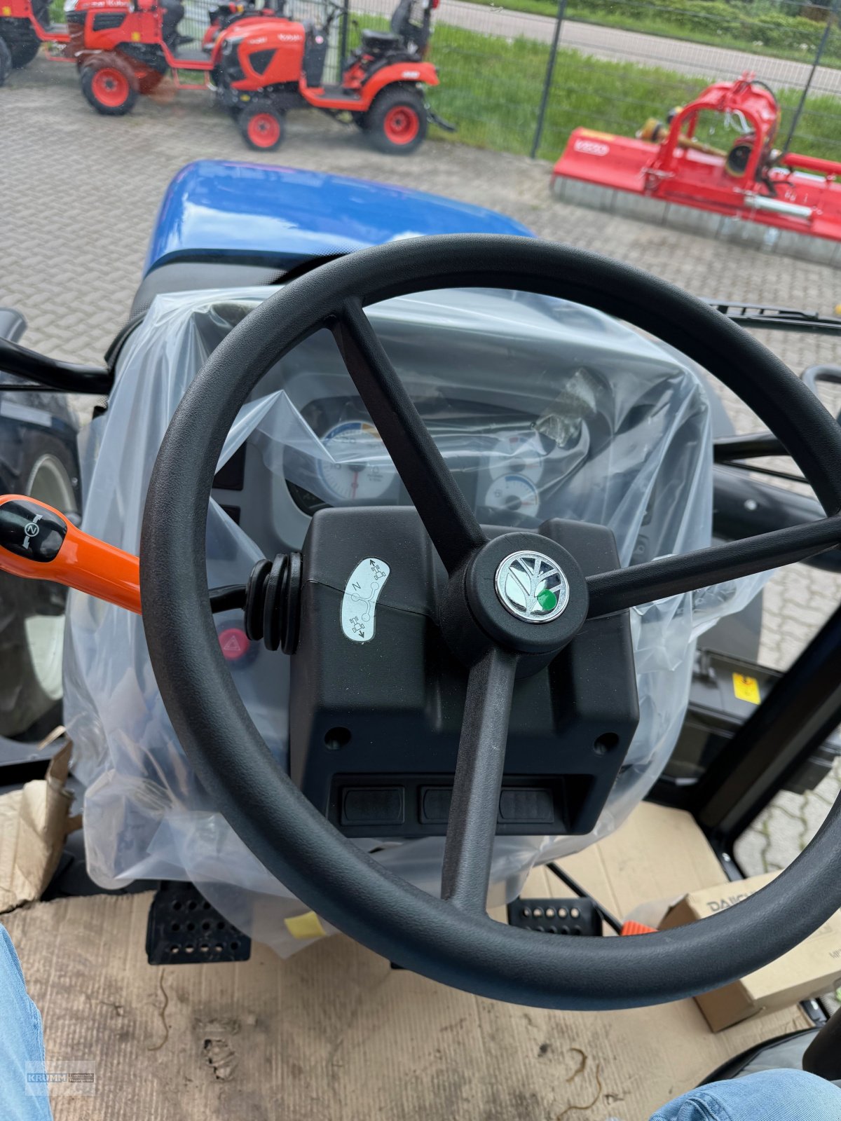 Traktor of the type New Holland t5.100s, Neumaschine in Malterdingen (Picture 8)