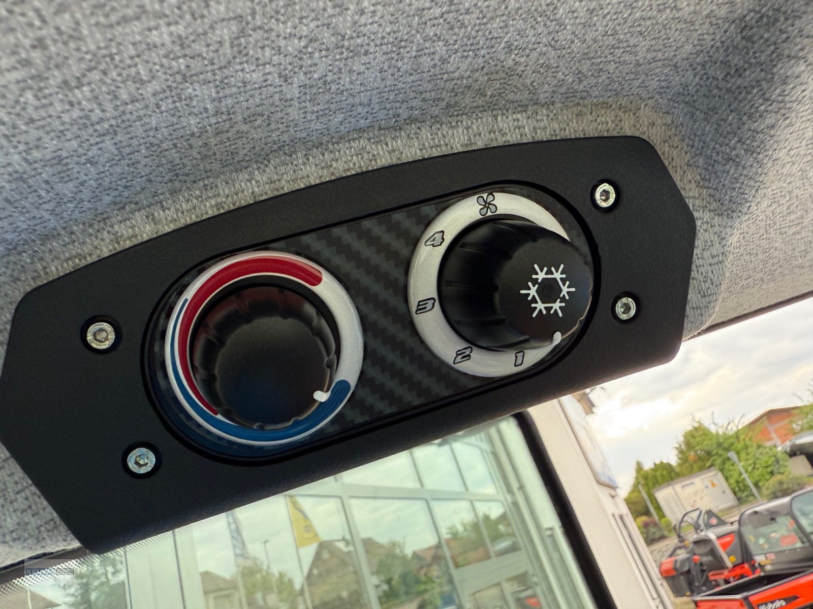 Traktor of the type New Holland t5.100s, Neumaschine in Malterdingen (Picture 10)