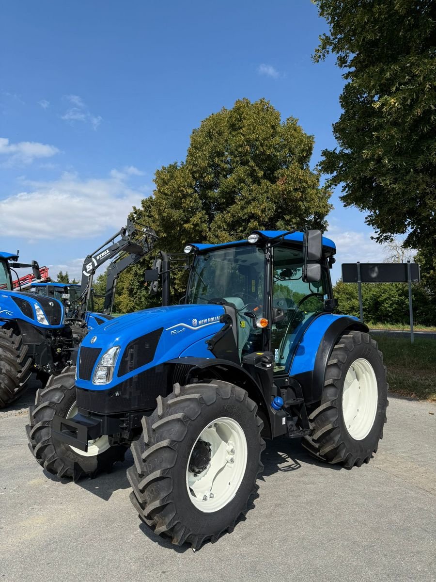 Traktor van het type New Holland T5.100S, Neumaschine in Nieheim Kreis Höxter (Foto 1)