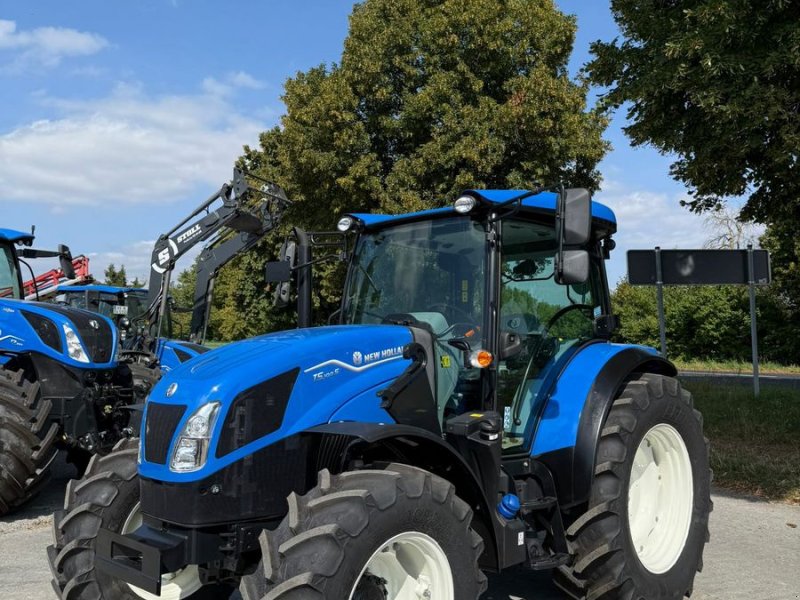 Traktor des Typs New Holland T5.100S, Neumaschine in Nieheim Kreis Höxter (Bild 1)