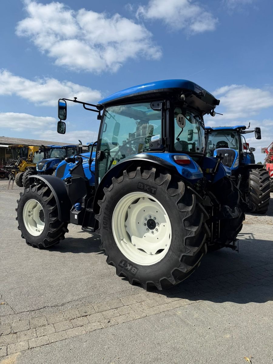 Traktor van het type New Holland T5.100S, Neumaschine in Nieheim Kreis Höxter (Foto 4)